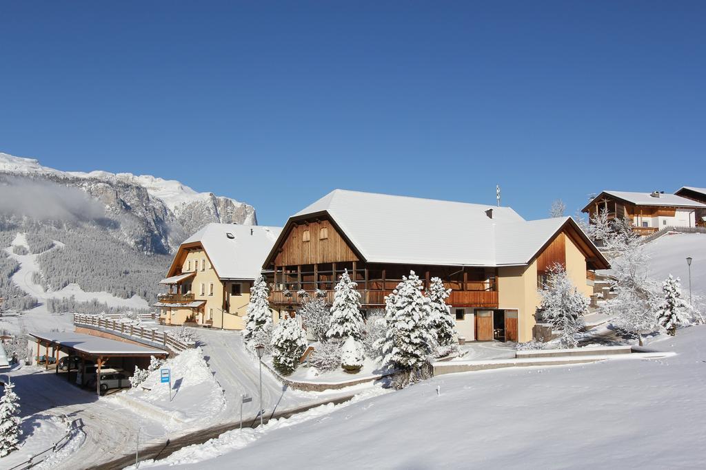 Taela Apartments San Cassiano  Exterior photo