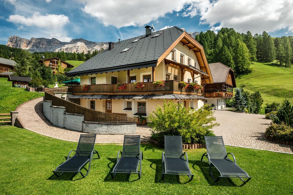 Taela Apartments San Cassiano  Exterior photo